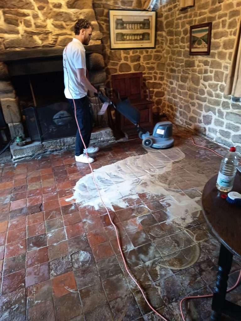 Nettoyage de carrelage ancien à Vannes