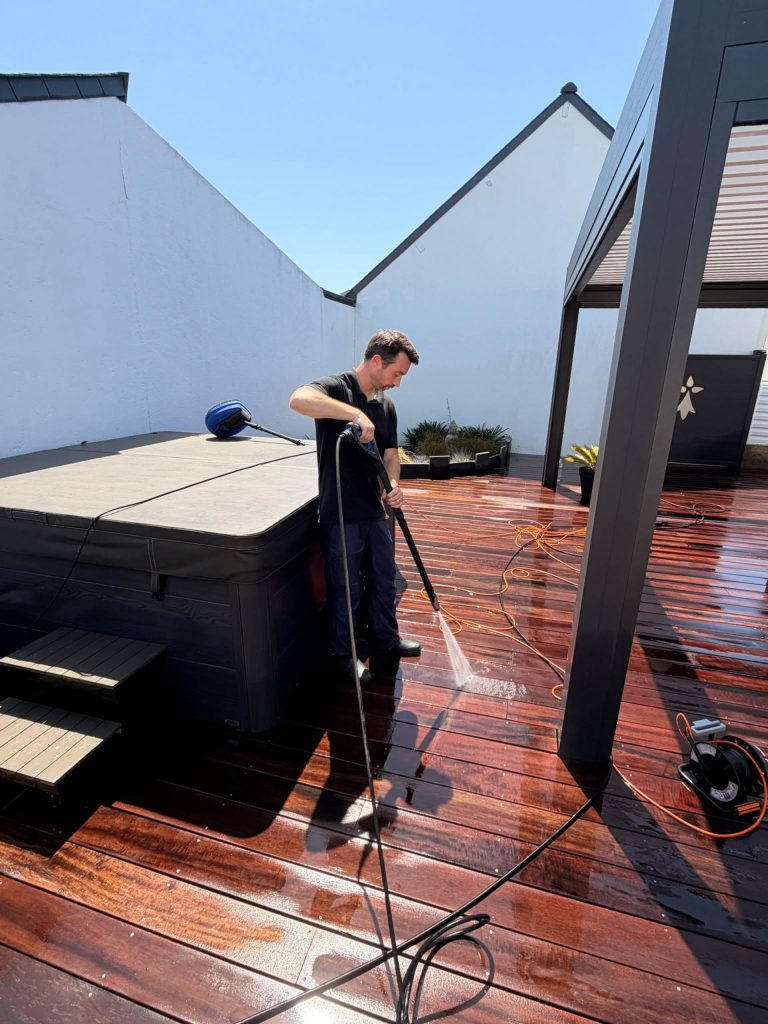 Nettoyage de terrasse bois à Theix-Noyalo