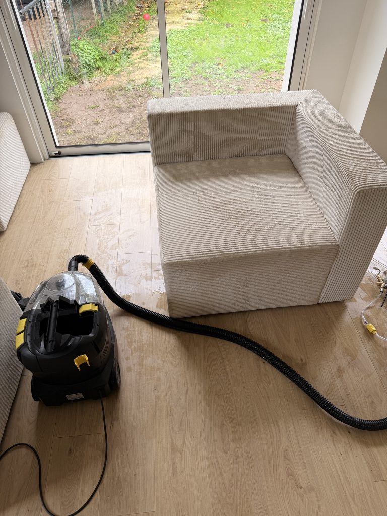 Nettoyage de fauteuil tissu à Séné